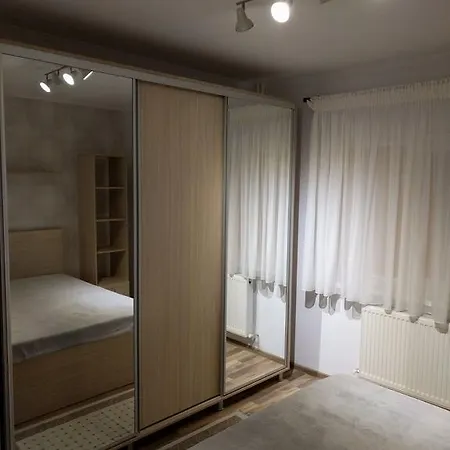 Modern Near City Mall أوفيديو